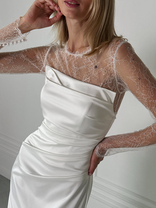 Delicate Chantilly Lace Bolero – Timeless Elegance in Every Detail