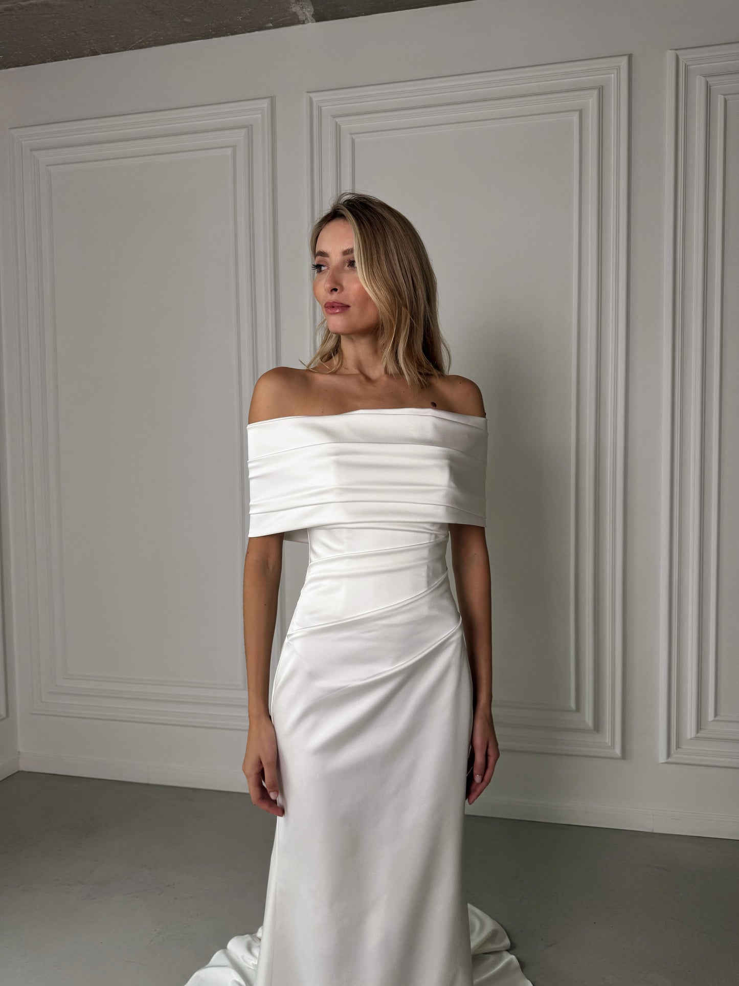 Off-Shoulder Satin Bolero – Sculpted Elegance for the Modern Bride