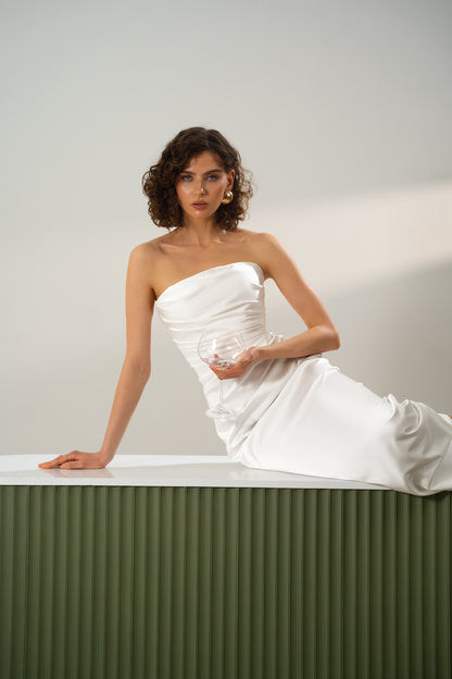 Joan – Minimalist Strapless Satin Column Wedding Dress