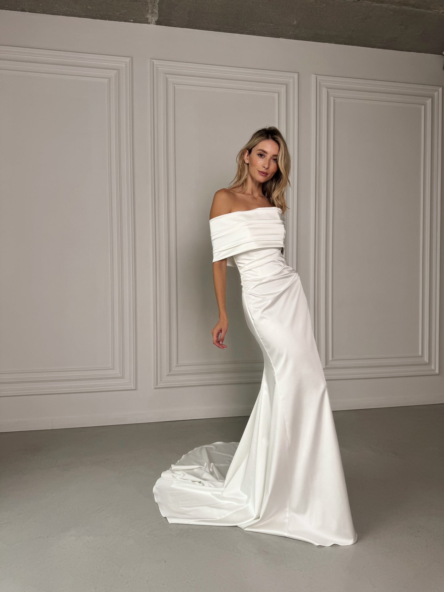 Off-Shoulder Satin Bolero – Sculpted Elegance for the Modern Bride