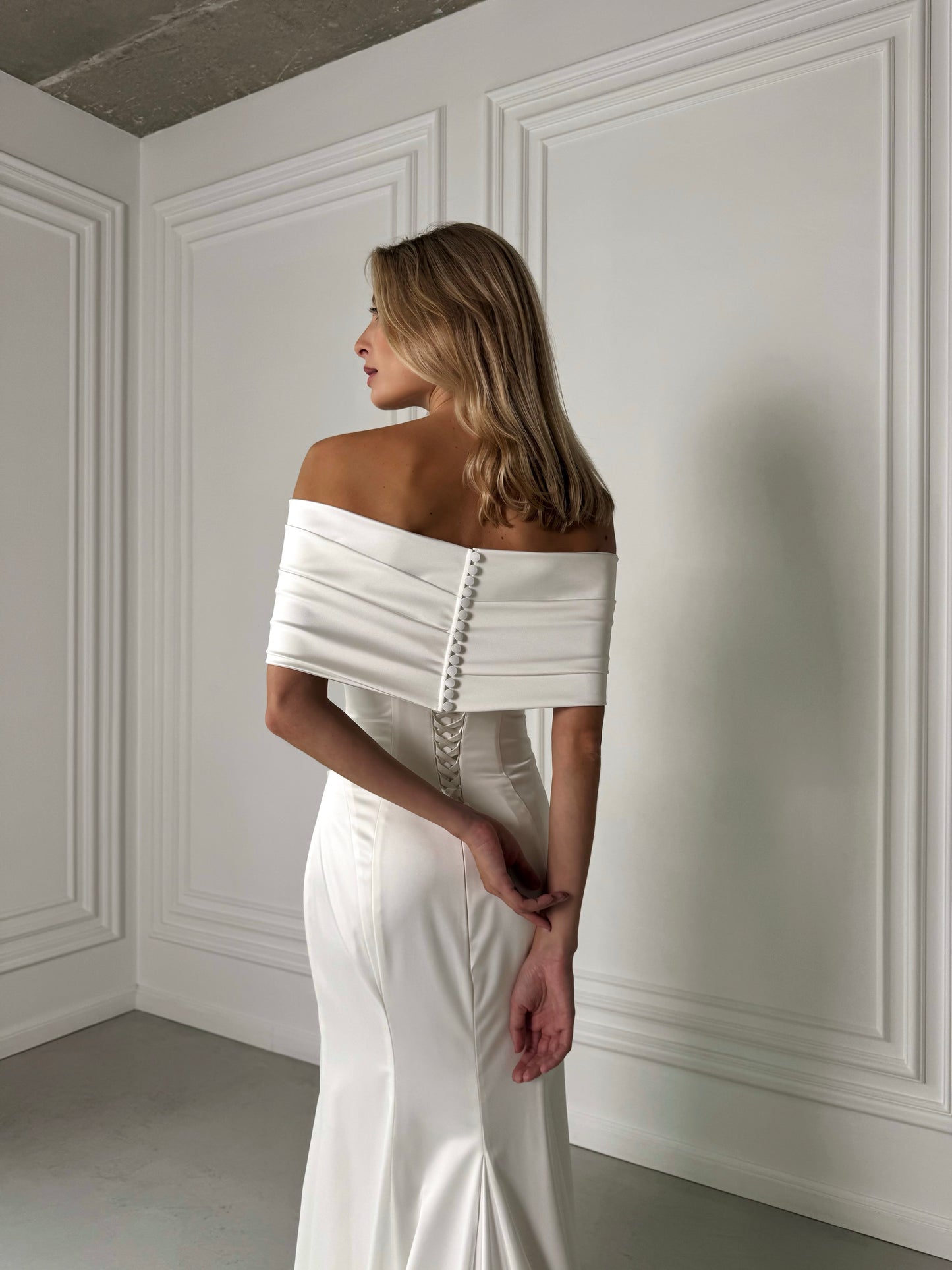Off-Shoulder Satin Bolero – Sculpted Elegance for the Modern Bride